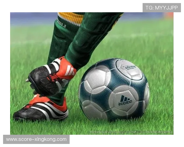 足球巨星艺术风采：从绿茵场到画布上的传奇瞬间解析